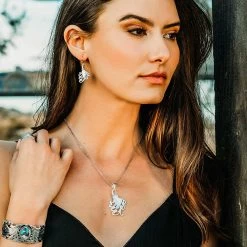 Montana Silversmiths Women's Conestoga Duster Earrings -Western Fashion Ladies img42443 montana silversmiths women s conestoga duster earrings