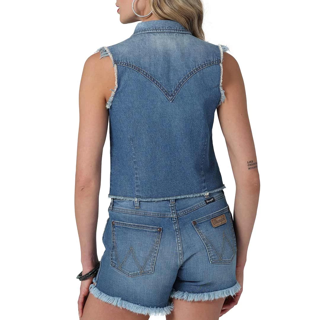 Wrangler Women's Retro Sleeveless Frayed Cropped Denim Shirt 2 Wrangler Women's Retro Sleeveless Frayed Cropped Denim Shirt - Image 2