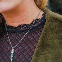 Montana Silversmiths Falling Silver Feather Necklace -Western Fashion Ladies img45061 montana silversmiths falling silver feather necklace