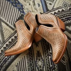 Ariat Women's Dixon Studs Cowgirl Boots -Western Fashion Ladies img45344 ariat women s dixon studs cowgirl boots