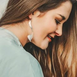 Montana Silversmiths Falling Feather Earrings -Western Fashion Ladies img53600 montana silversmiths falling feather earrings