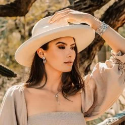 Montana Silversmiths Women's Princess Frost Cuff Bracelet 5 Montana Silversmiths Women's Princess Frost Cuff Bracelet -Western Fashion Ladies img83467 montana silversmiths women s princess frost cuff bracelet